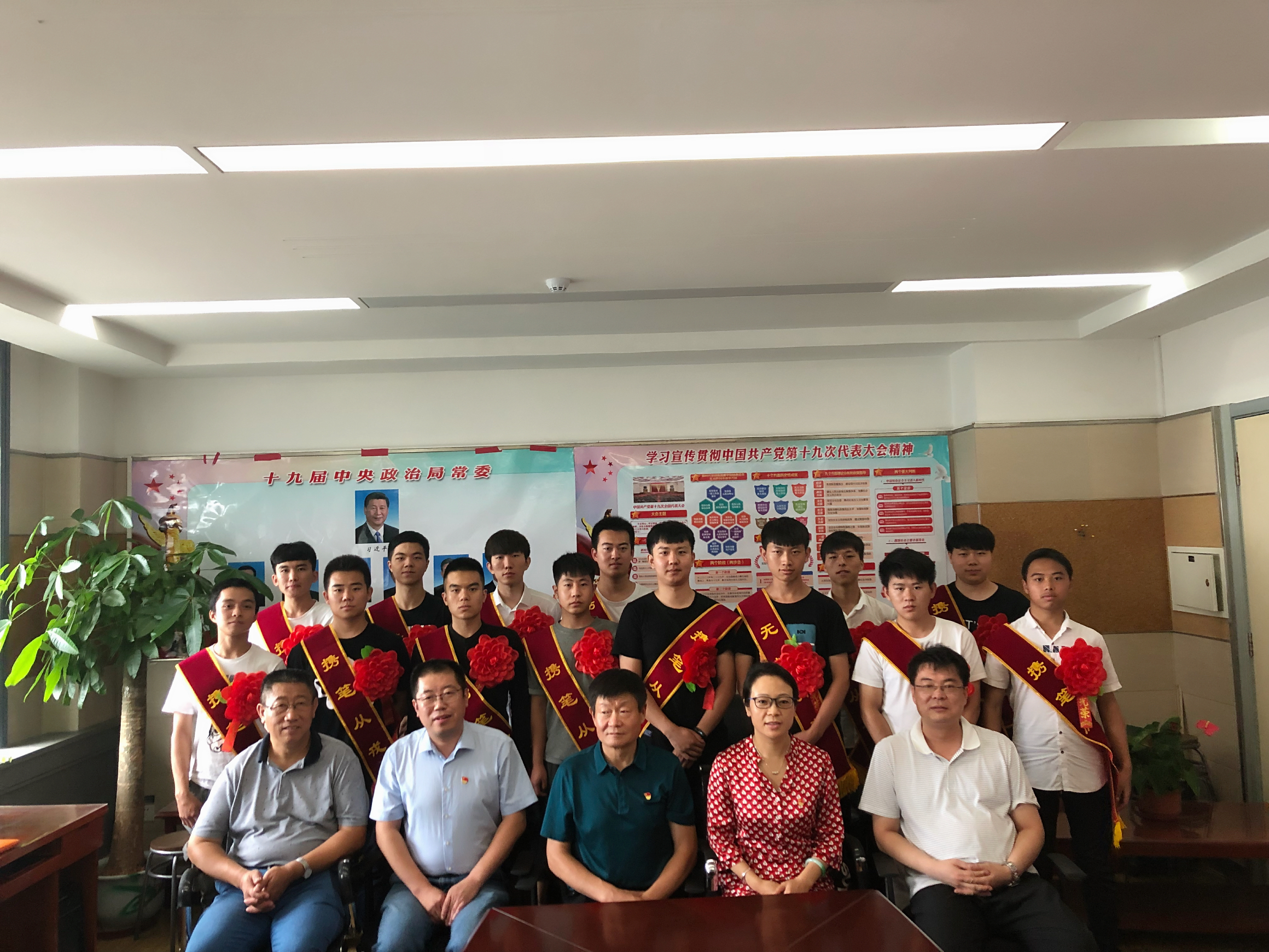 学生入伍.jpg