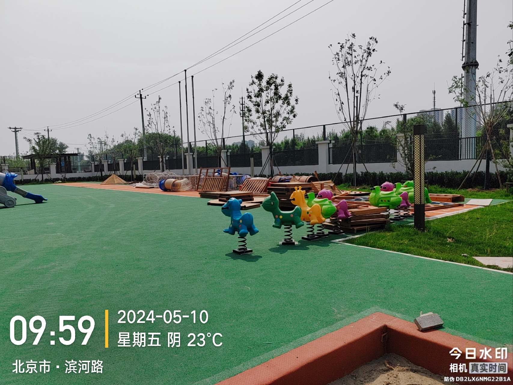 操场玩教具已经到位.jpg