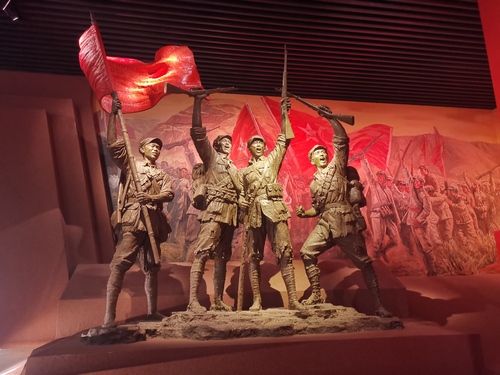 风展红旗如画—张瑞芬 信息传媒艺术学院