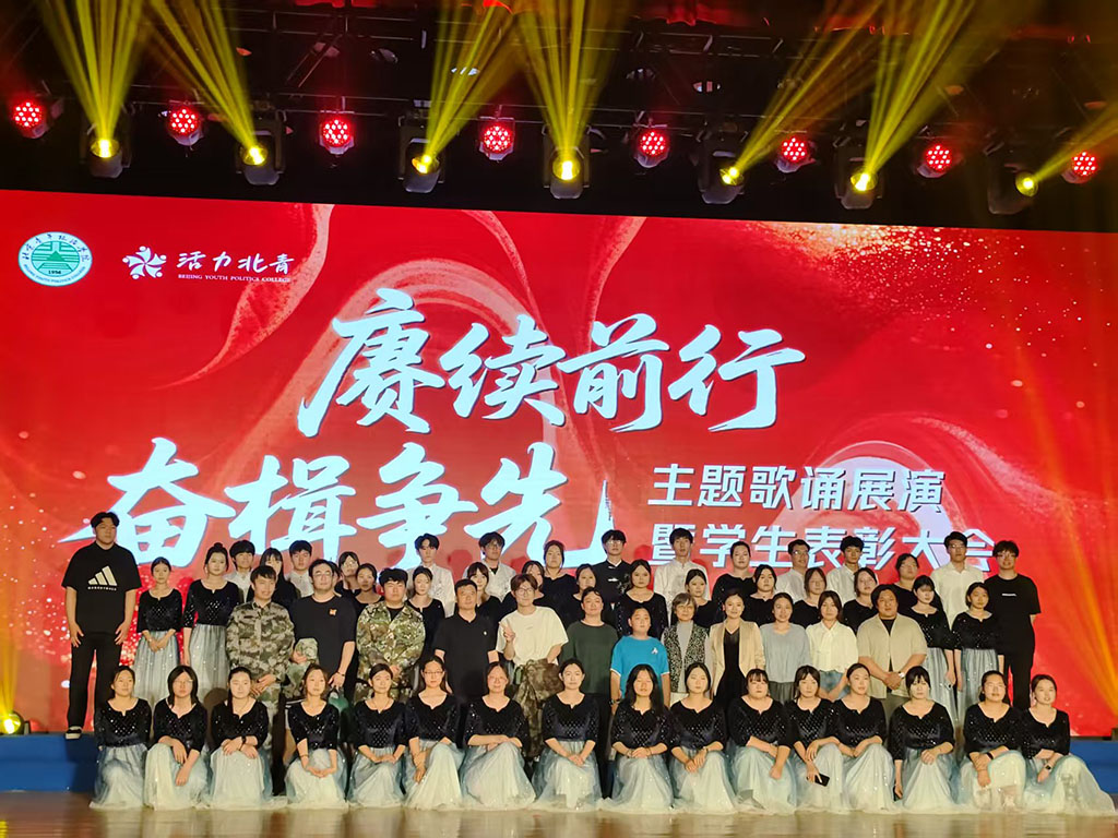 2025红五月合影.jpg