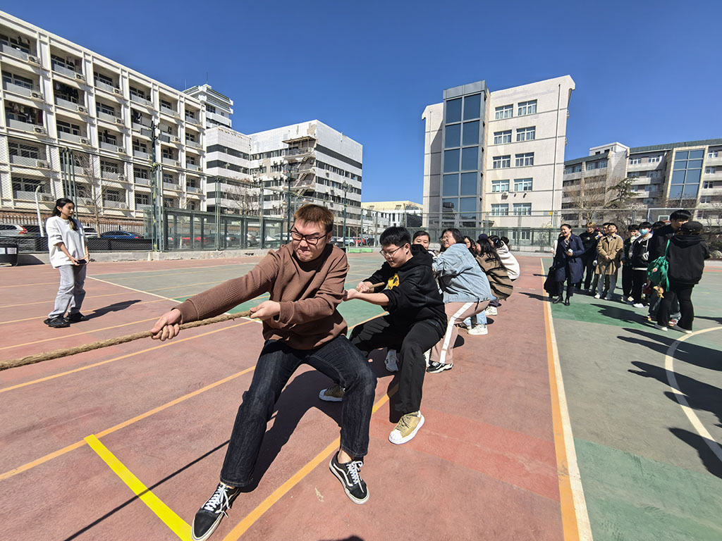 拔河比萨23学前中外1班风采.jpg