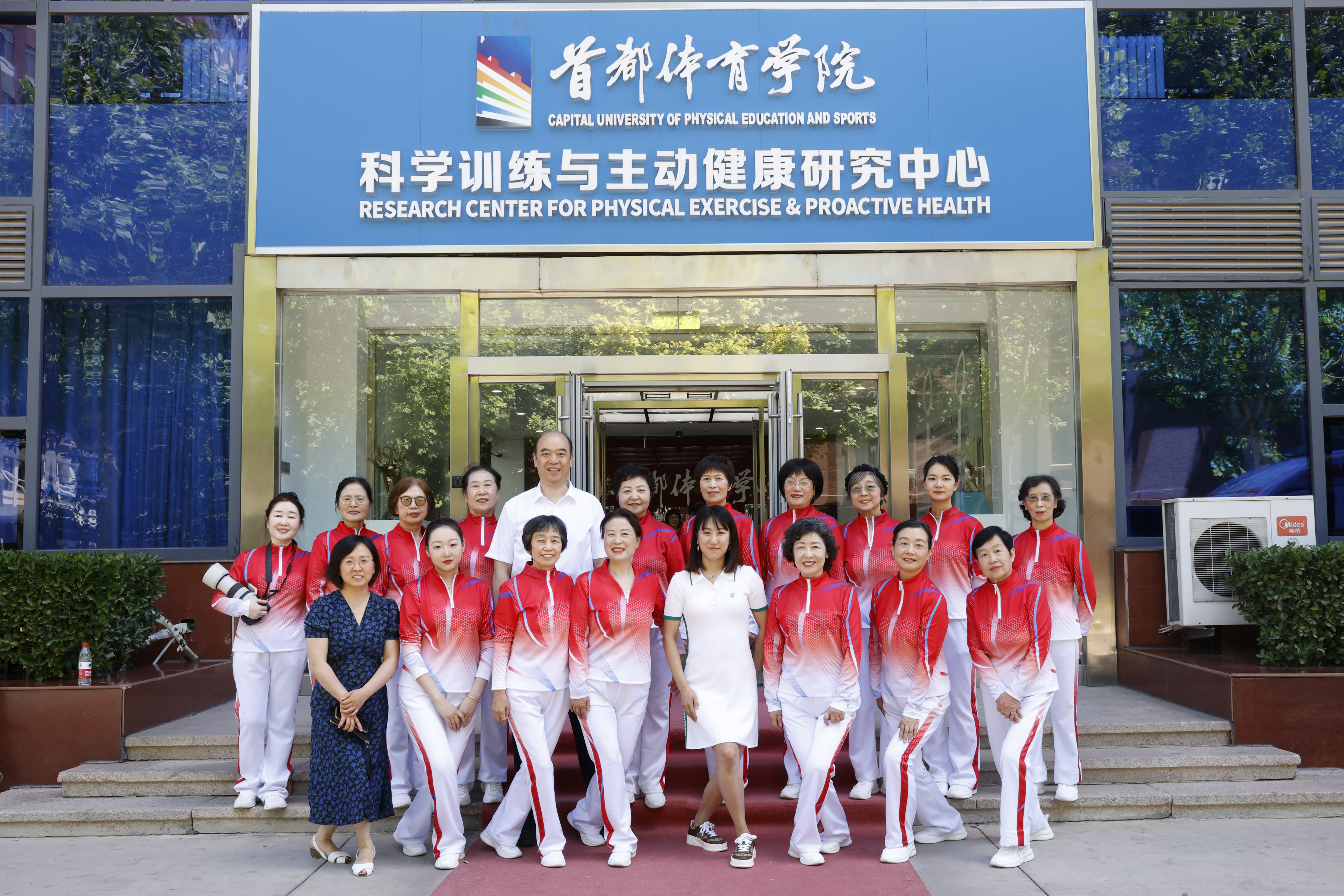合影.jpg