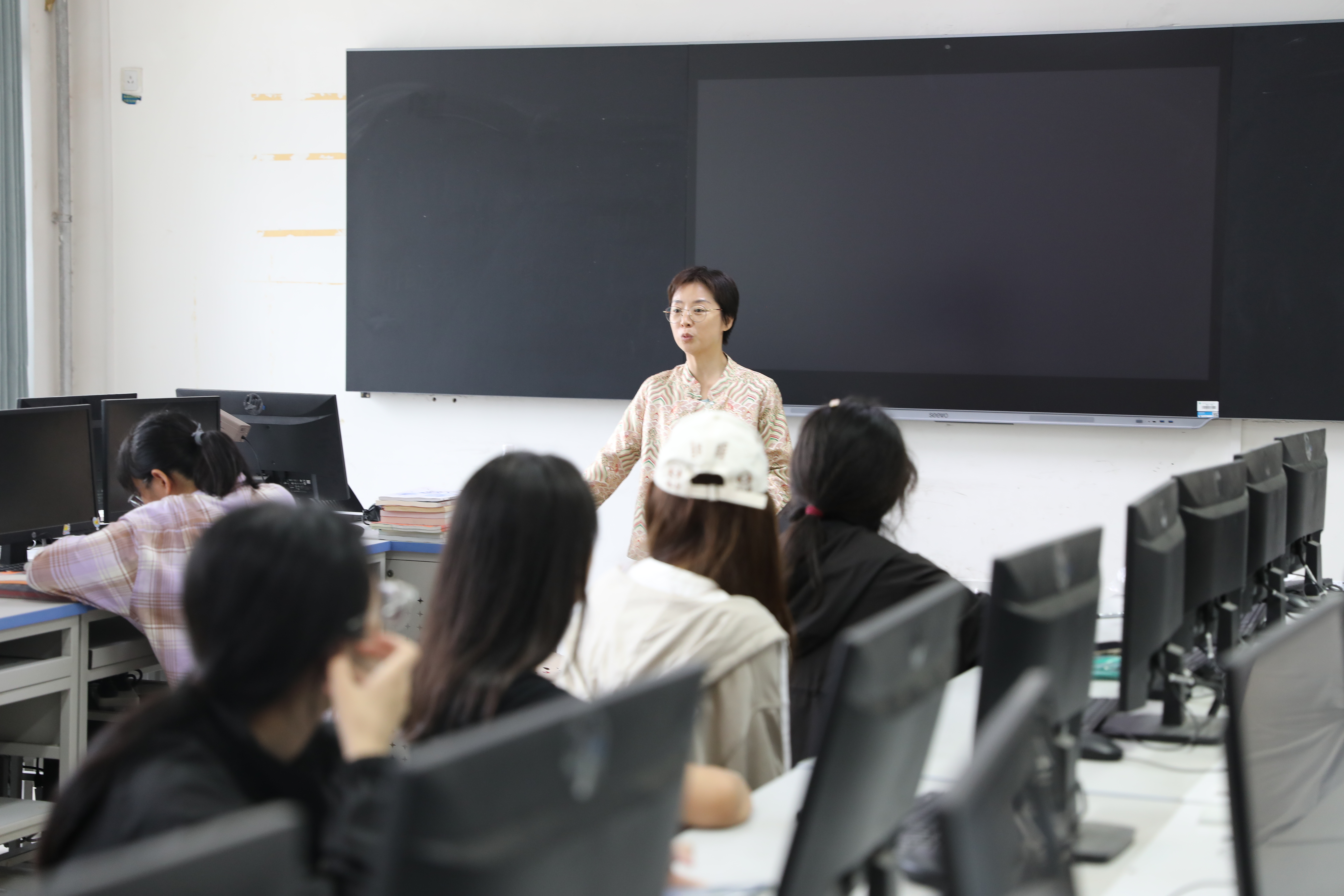 新生班会.jpg