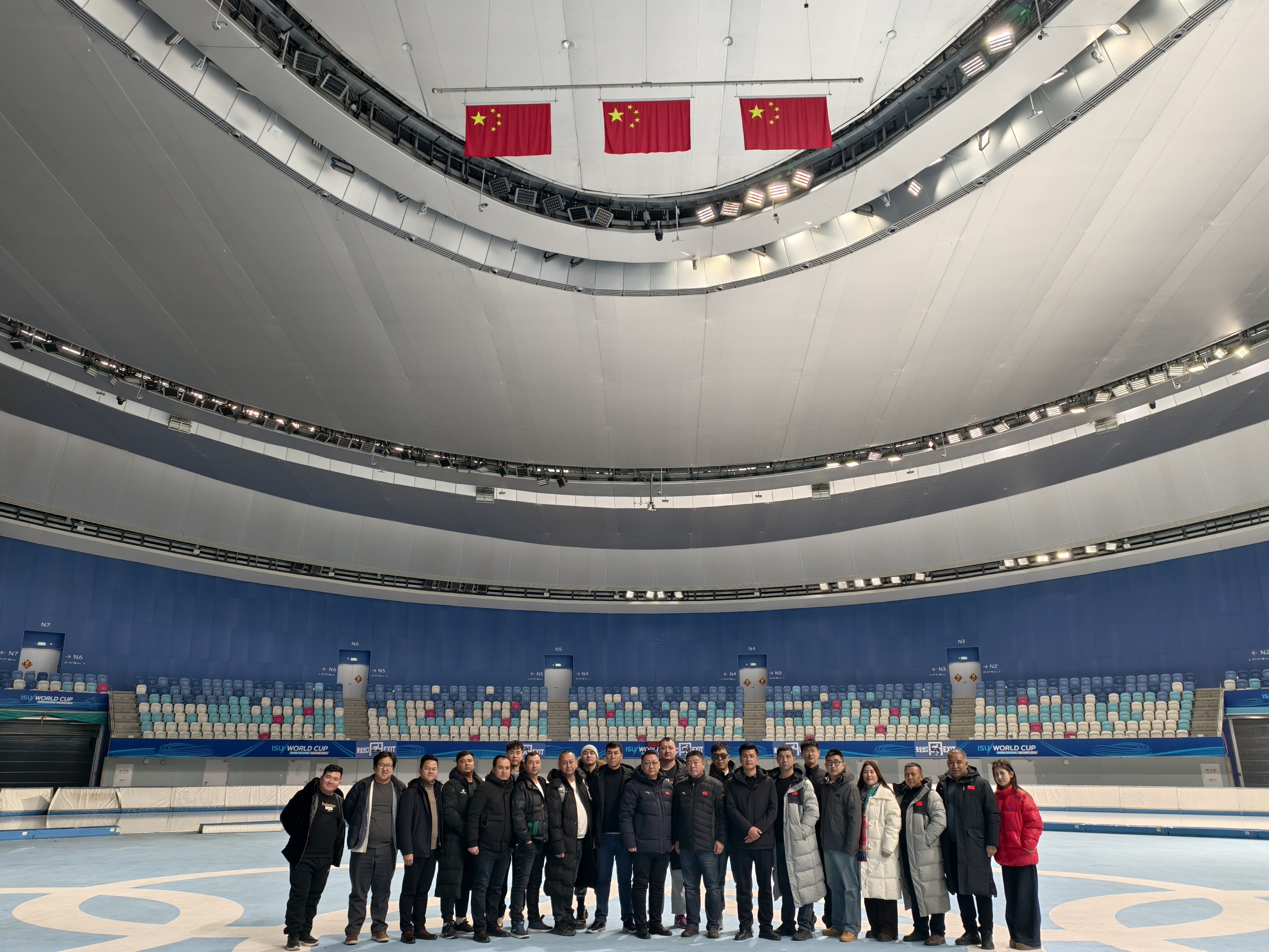 参观国家速滑馆2_proc.jpg
