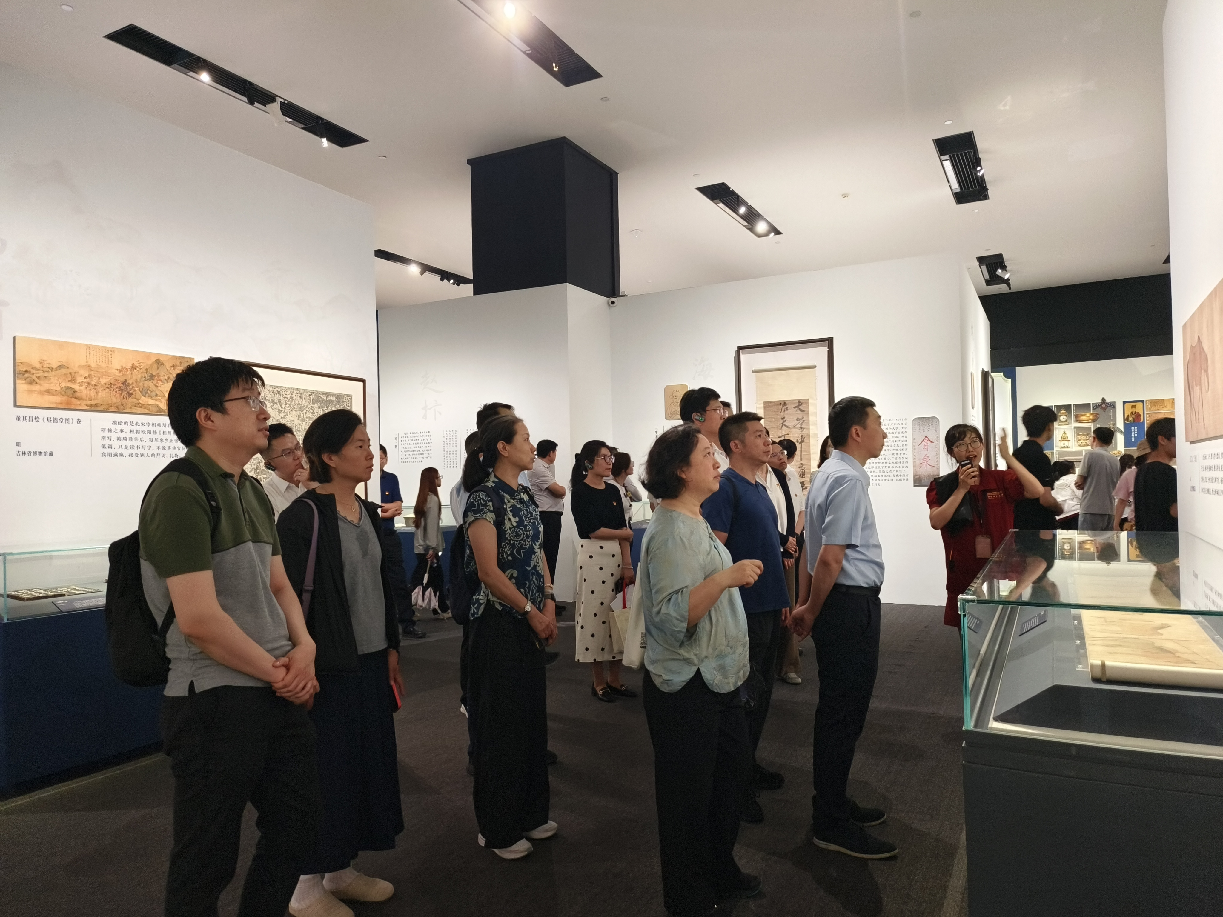 支部参观学习青风万里展.jpg