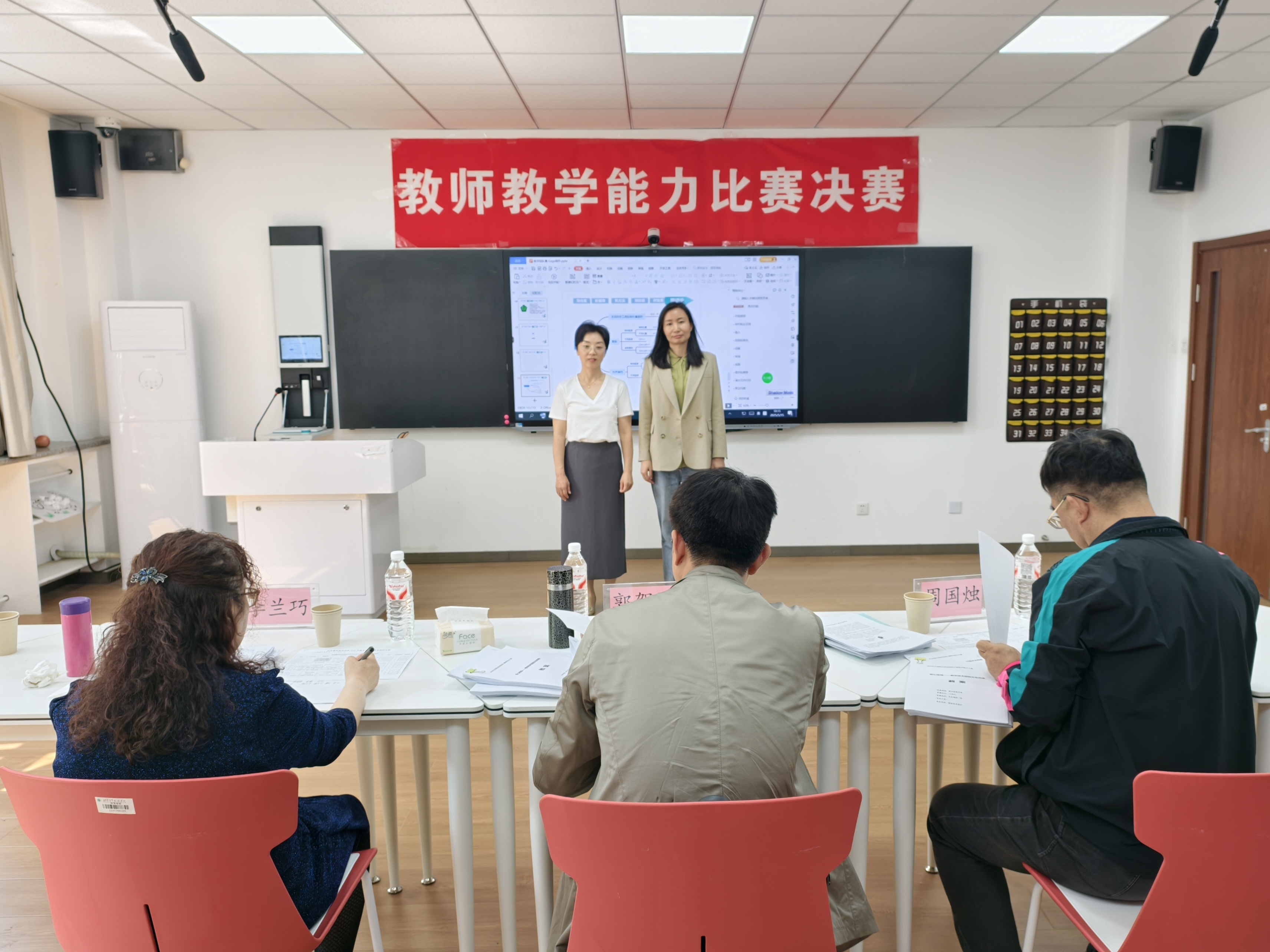信息传媒艺术学院：吴小金团队.jpg