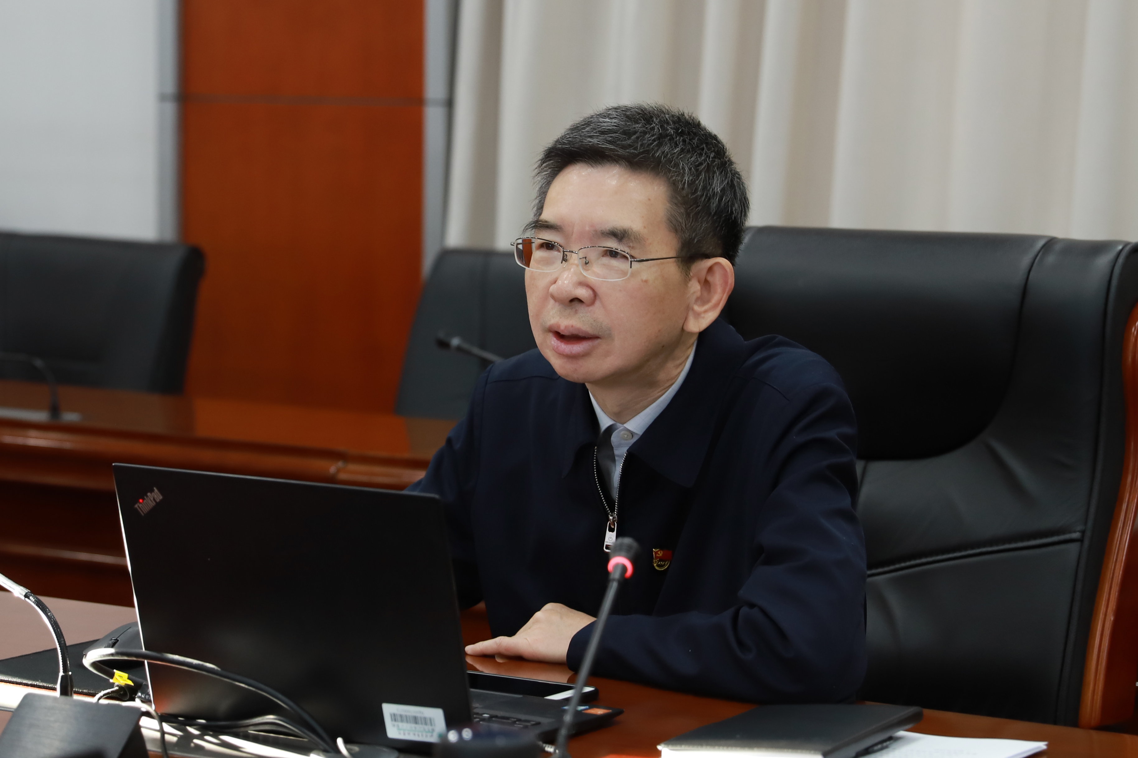 张老师特写2.JPG