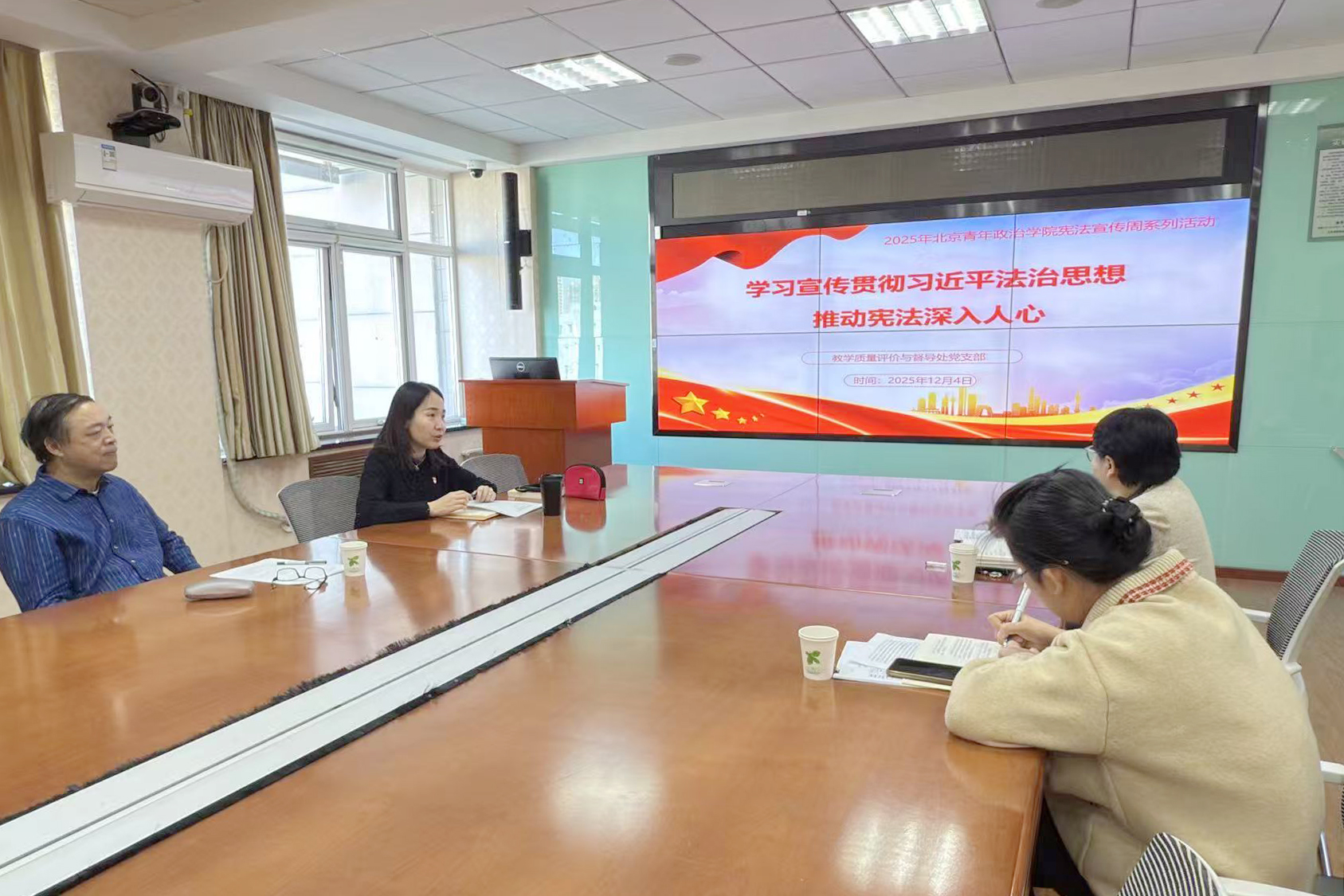 党支部学习.jpg