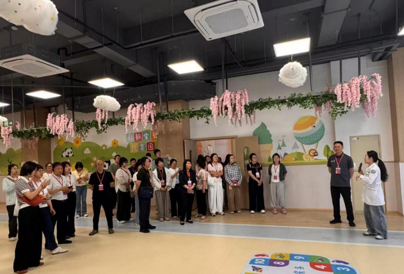 成都市青羊区新华少城社区卫生服务中心参观交流.jpg