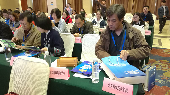会议合影2.jpg
